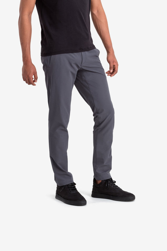 RYU Mens Fuse Chino in Asphalt