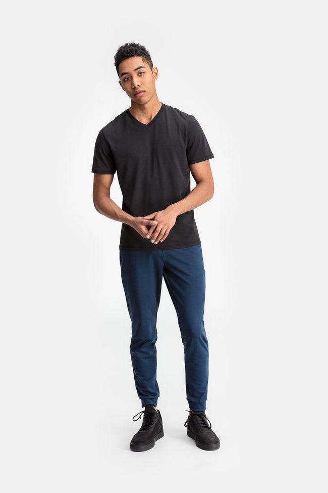 RYU Mens Standard Issue V Neck in Raven