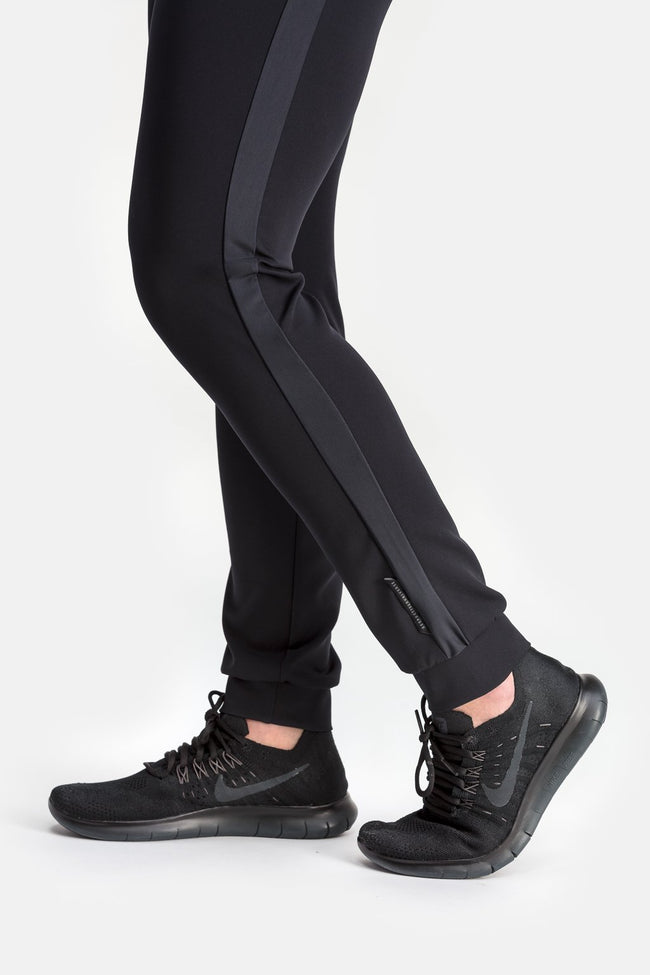 RYU Womens Tough Jogger in Black