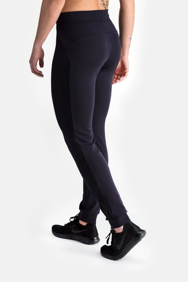 RYU Womens Tough Jogger in Blackened Damson